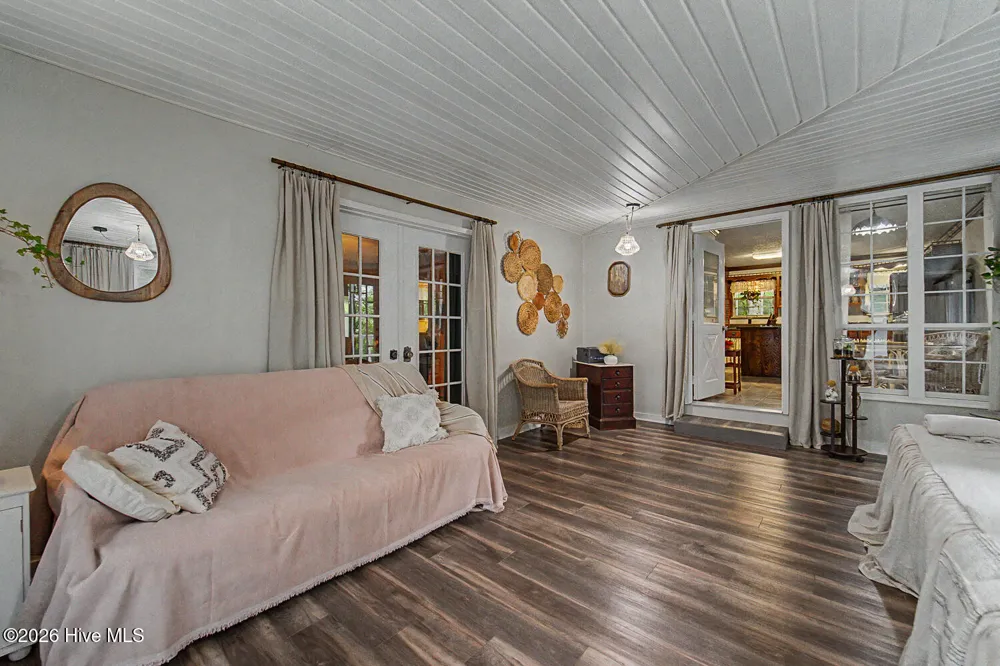 7261 Yellow Creek Road Robbinsville, NC 28771
