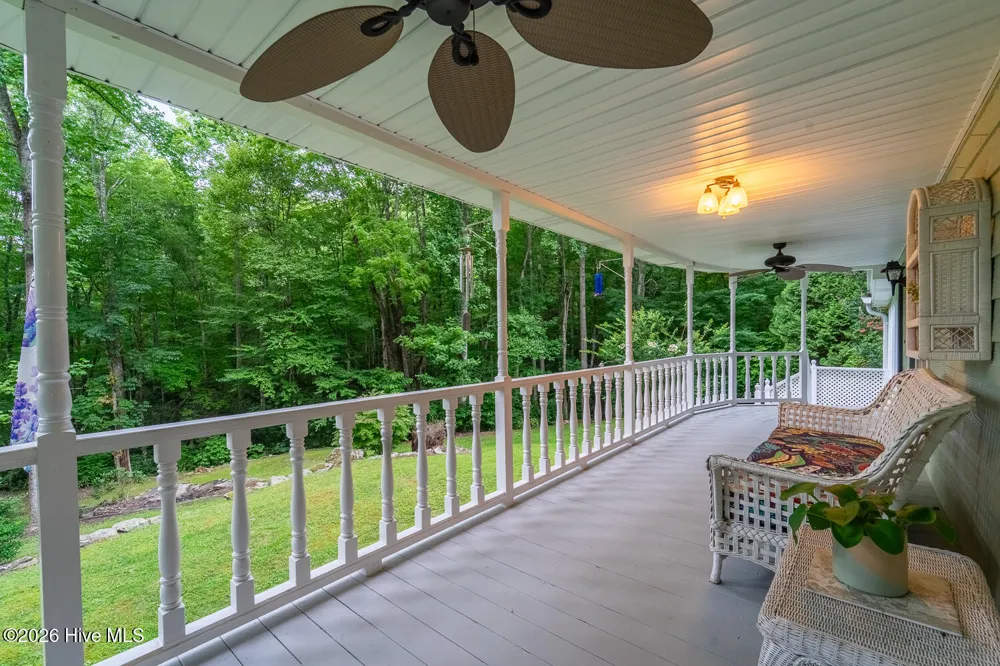 7261 Yellow Creek Road Robbinsville, NC 28771