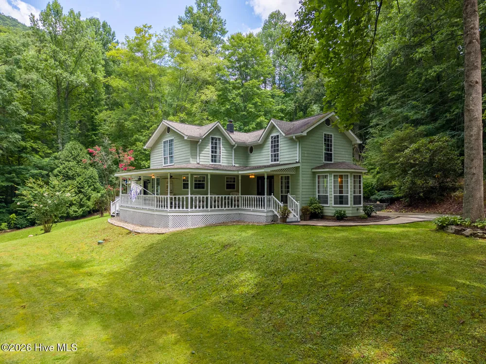 7261 Yellow Creek Road Robbinsville, NC 28771