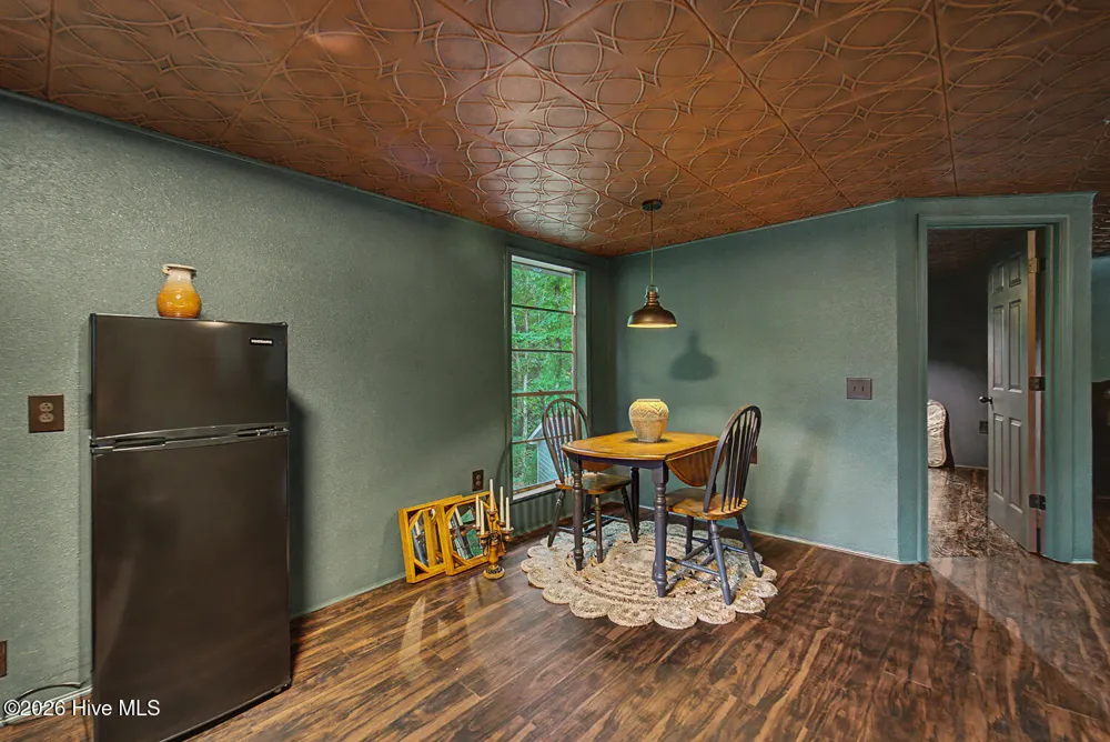 7261 Yellow Creek Road Robbinsville, NC 28771