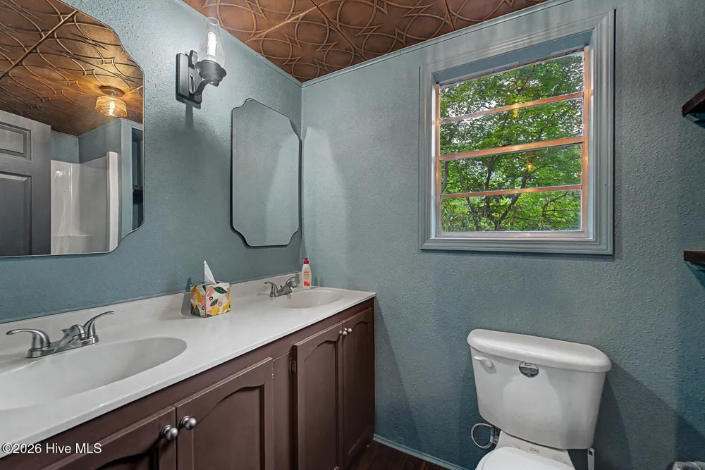 7261 Yellow Creek Road Robbinsville, NC 28771