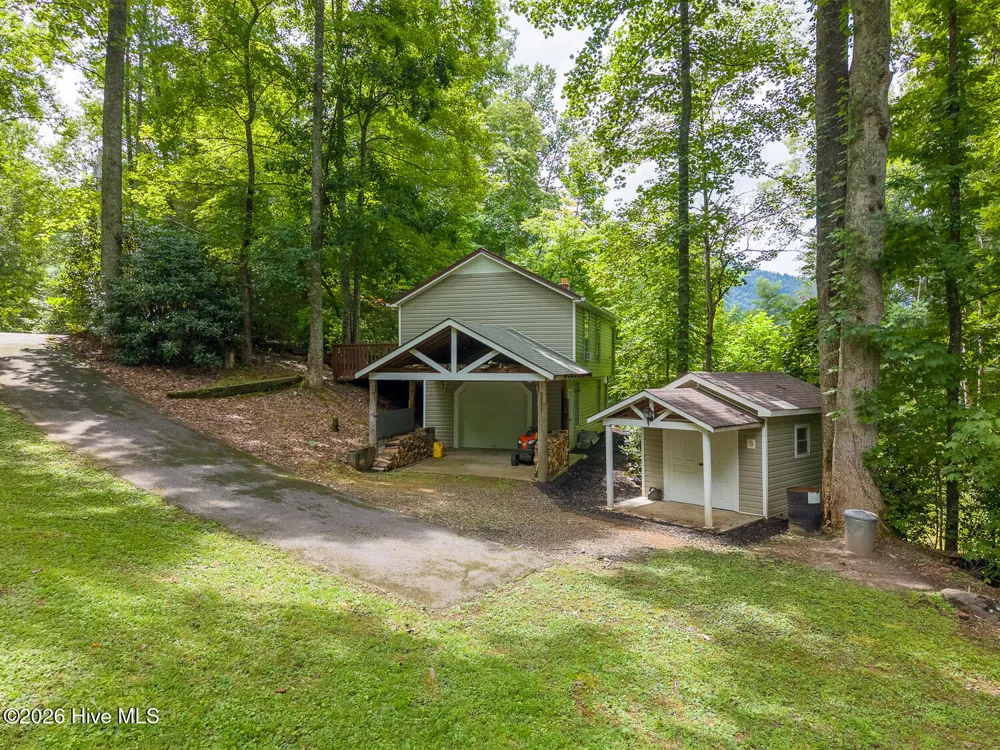 7261 Yellow Creek Road Robbinsville, NC 28771