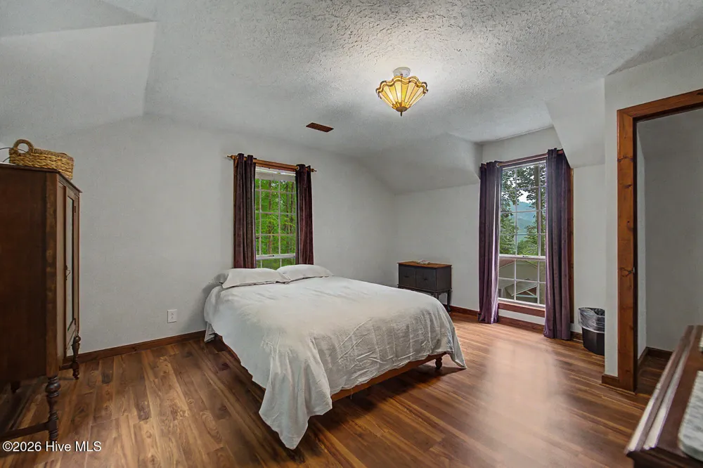 7261 Yellow Creek Road Robbinsville, NC 28771