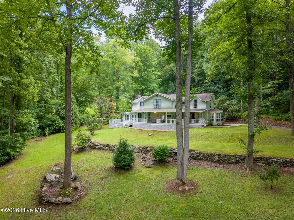 7261 Yellow Creek Road Robbinsville, NC 28771
