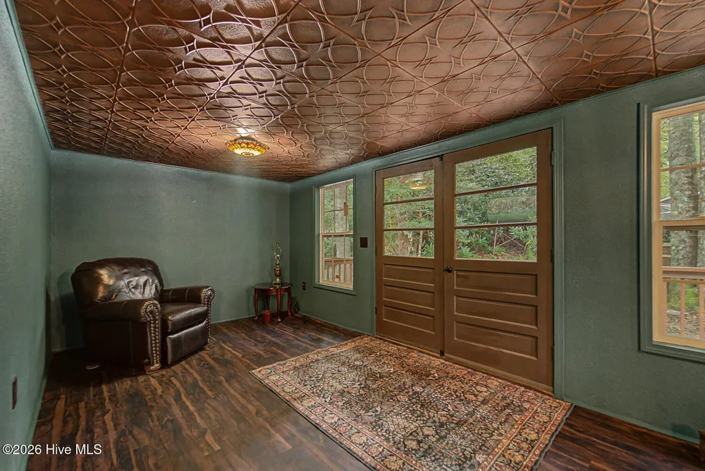 7261 Yellow Creek Road Robbinsville, NC 28771