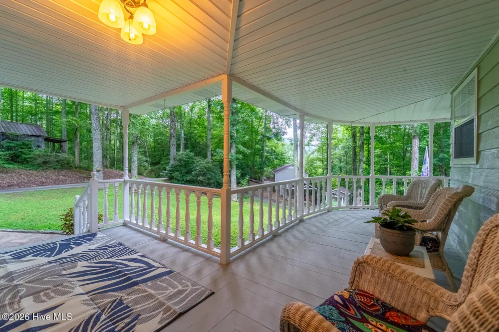 7261 Yellow Creek Road Robbinsville, NC 28771