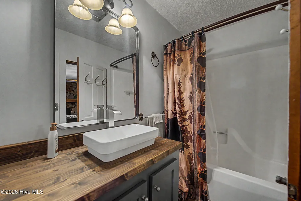 7261 Yellow Creek Road Robbinsville, NC 28771