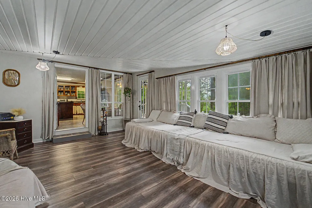 7261 Yellow Creek Road Robbinsville, NC 28771