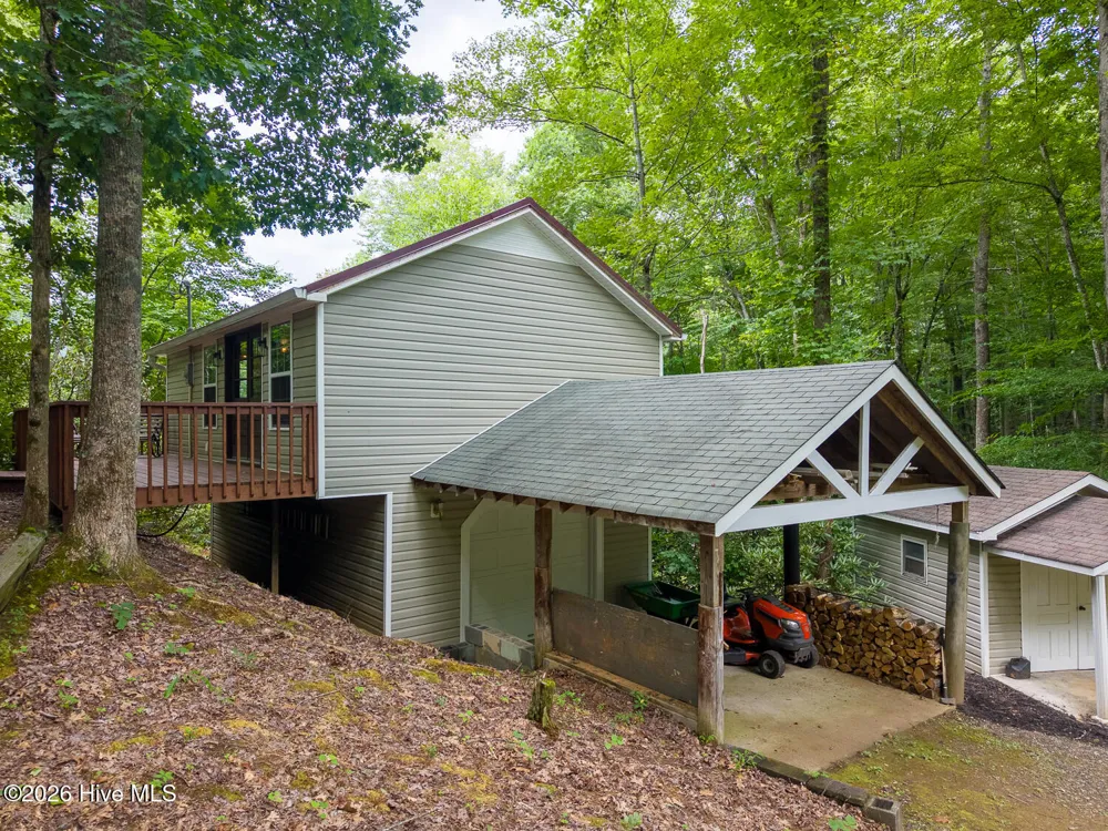 7261 Yellow Creek Road Robbinsville, NC 28771