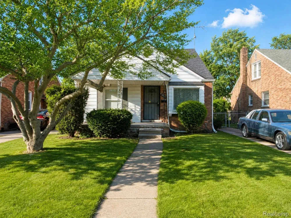 19447 Huntington Road Detroit City, MI 48219