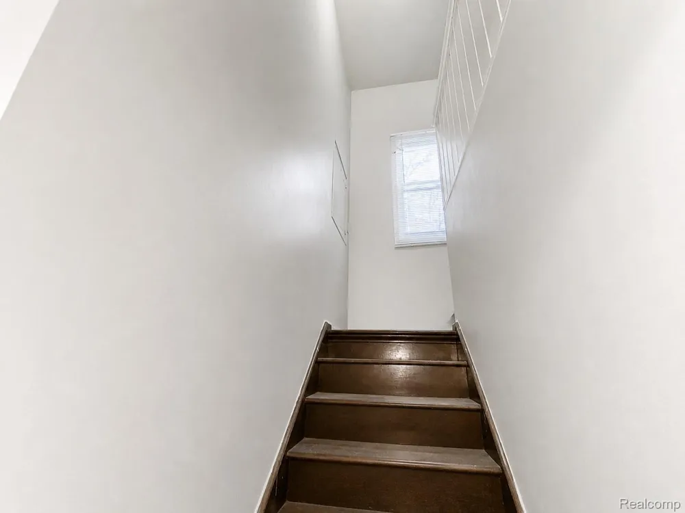 19447 Huntington Road Detroit City, MI 48219