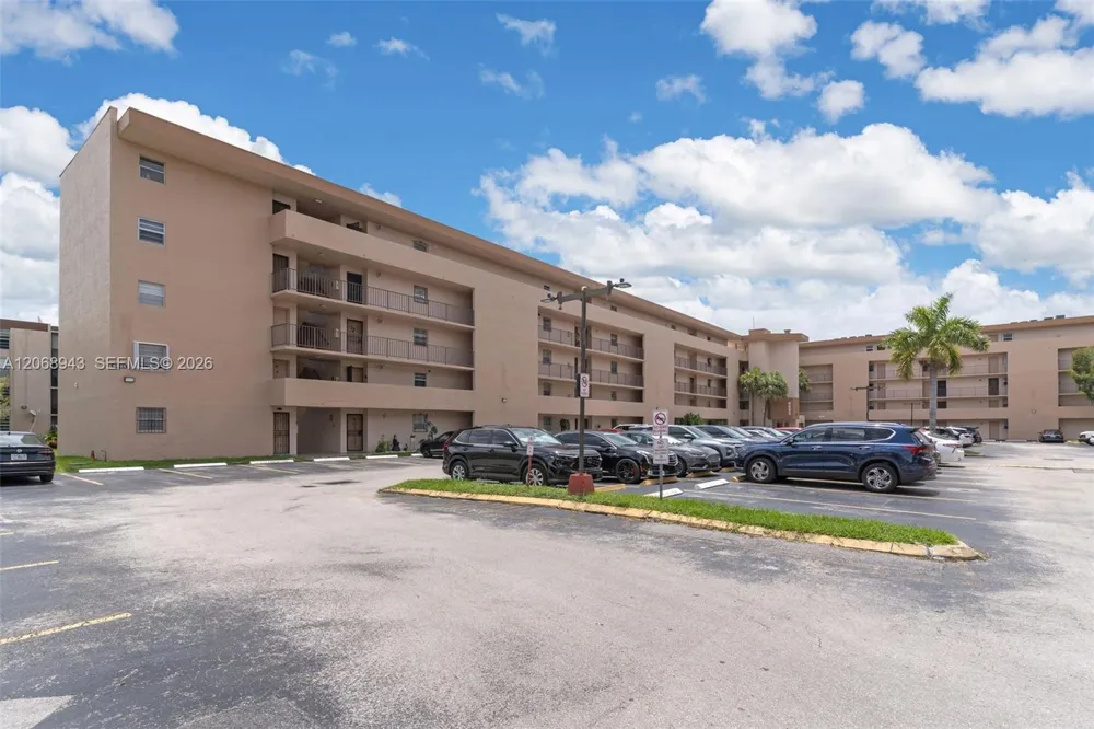 8895 Fontainebleau Blvd #207 Miami, FL 33172