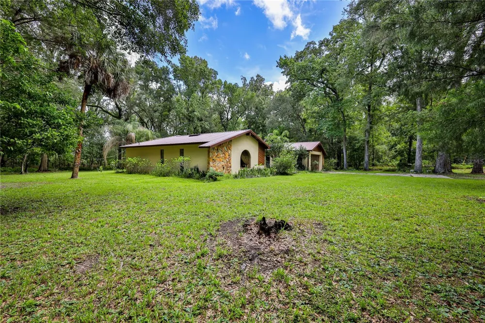 18255 LAKE LINDSEY ROAD Brooksville, FL 34601