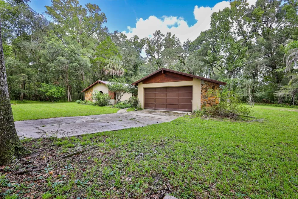 18255 LAKE LINDSEY ROAD Brooksville, FL 34601