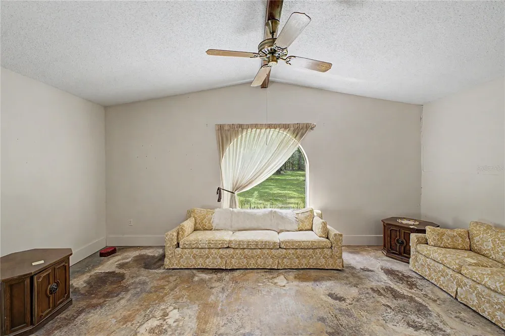 18255 LAKE LINDSEY ROAD Brooksville, FL 34601
