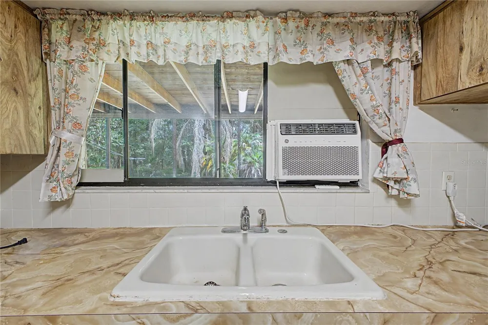 18255 LAKE LINDSEY ROAD Brooksville, FL 34601