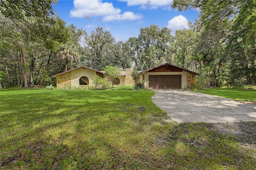 18255 LAKE LINDSEY ROAD Brooksville, FL 34601