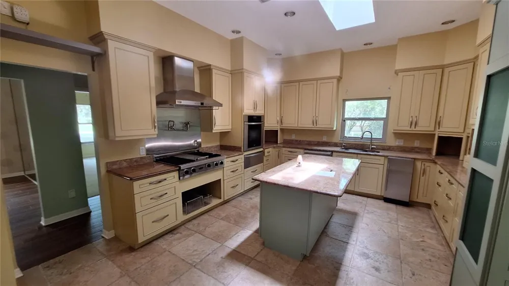 2210 SE LAUREL RUN DRIVE ocala, FL 34471