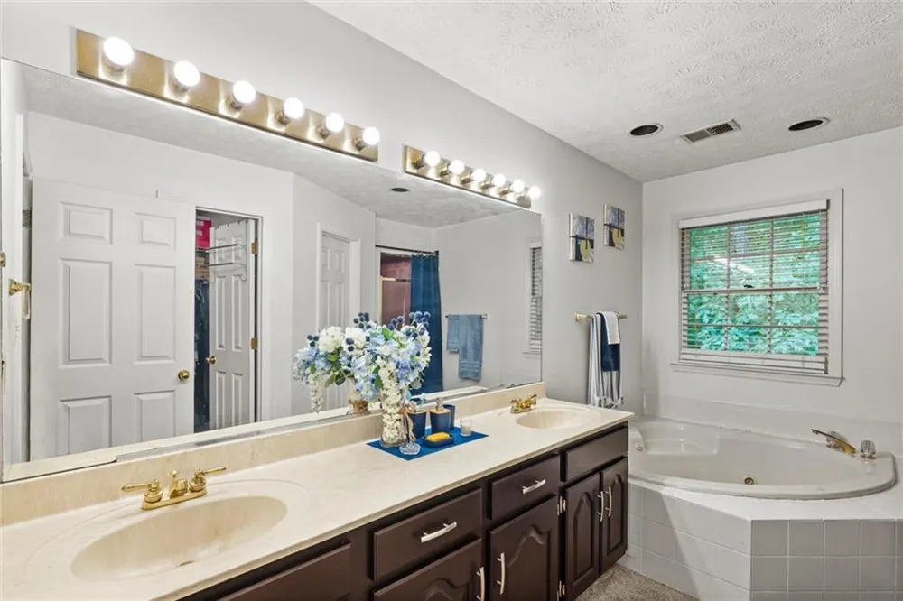 165 Hayes Circle Rex, GA 30273
