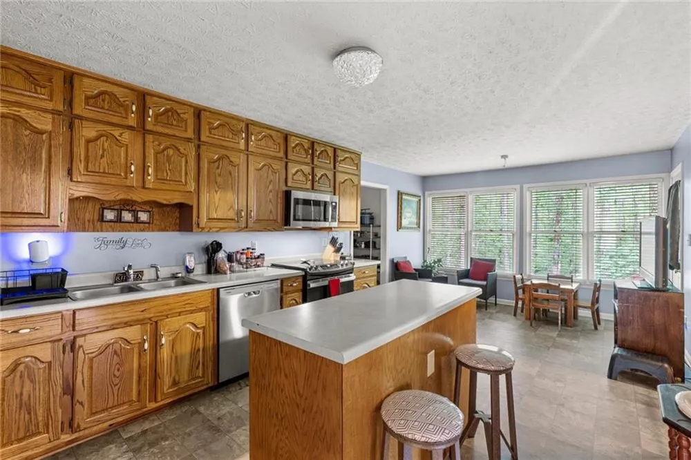 165 Hayes Circle Rex, GA 30273