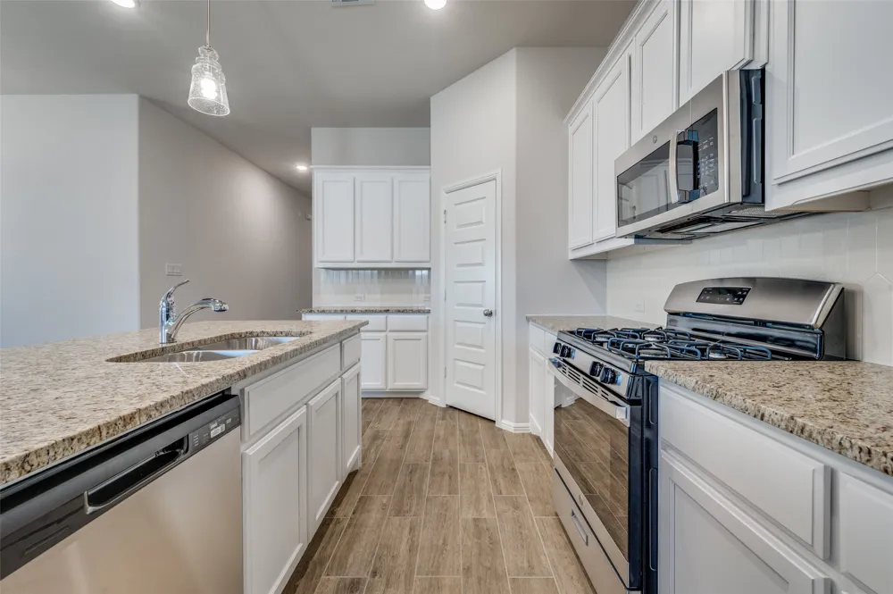 6445 Auburn Dale Road Pilot Point, TX 76258