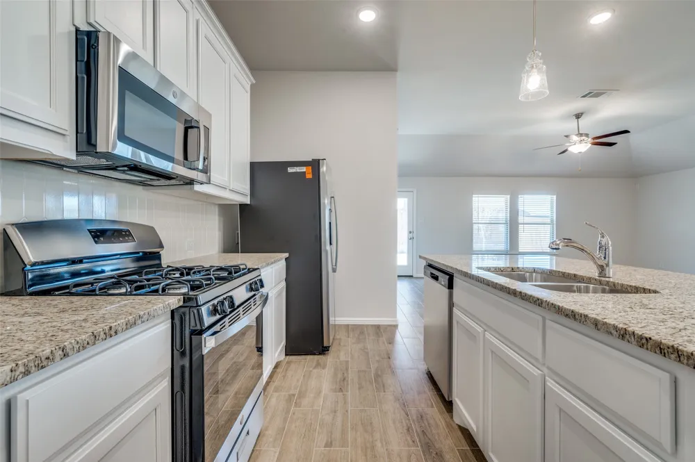 6445 Auburn Dale Road Pilot Point, TX 76258
