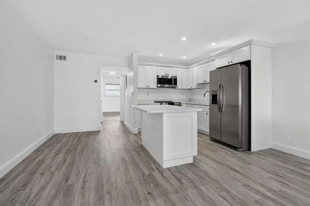 100 SHORE COURT #311 North Palm Beach, FL 33408