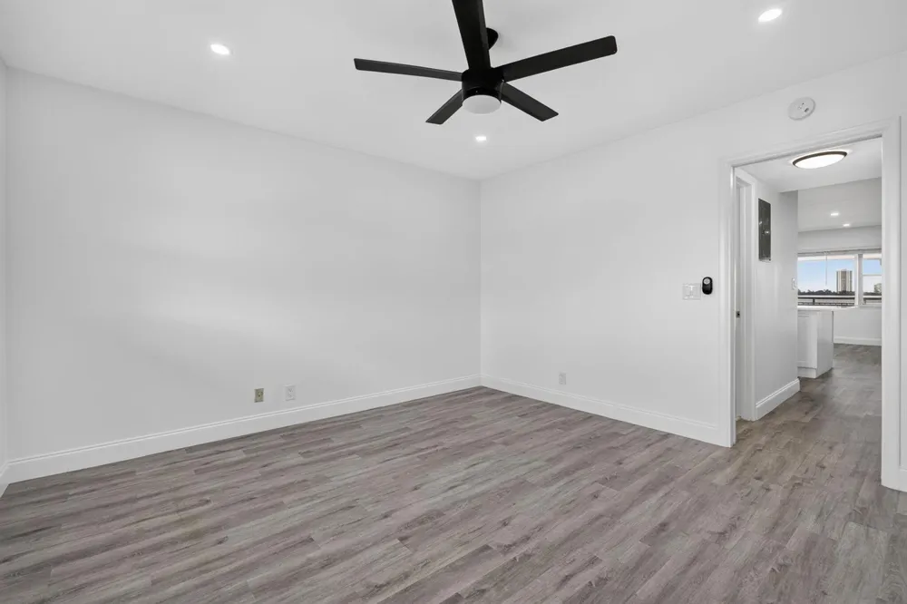 100 SHORE COURT #311 North Palm Beach, FL 33408
