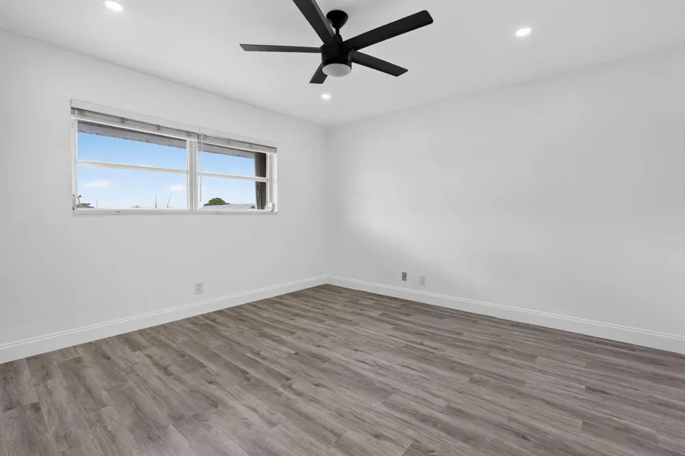 100 SHORE COURT #311 North Palm Beach, FL 33408