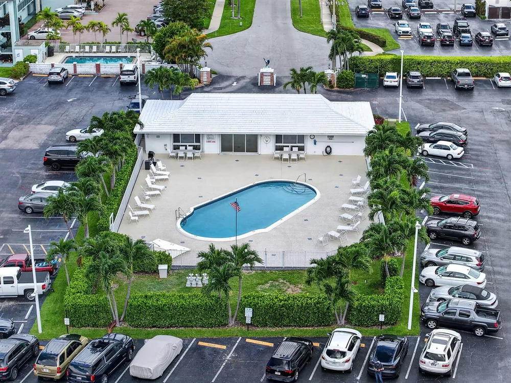100 SHORE COURT #311 North Palm Beach, FL 33408