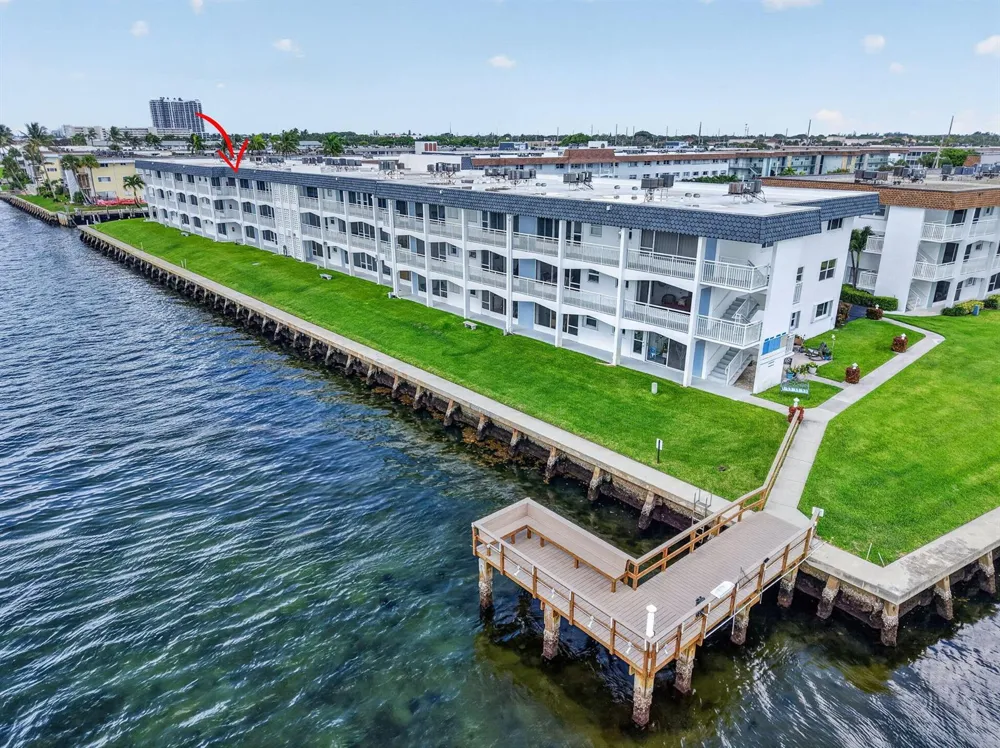 100 SHORE COURT #311 North Palm Beach, FL 33408