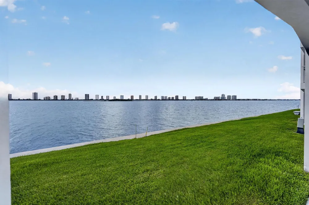 100 SHORE COURT #311 North Palm Beach, FL 33408
