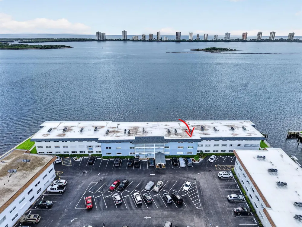100 SHORE COURT #311 North Palm Beach, FL 33408