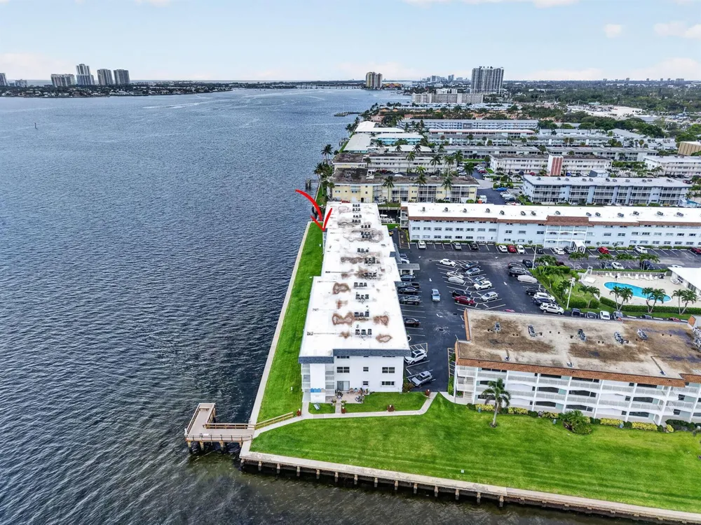 100 SHORE COURT #311 North Palm Beach, FL 33408