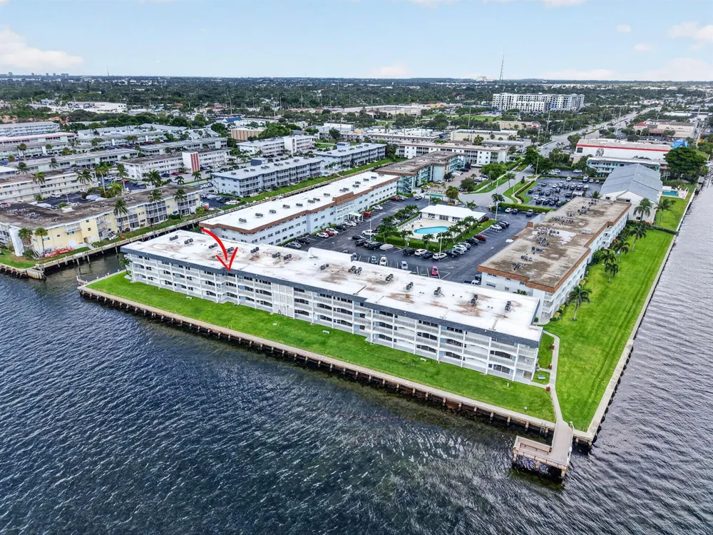100 SHORE COURT #311 North Palm Beach, FL 33408