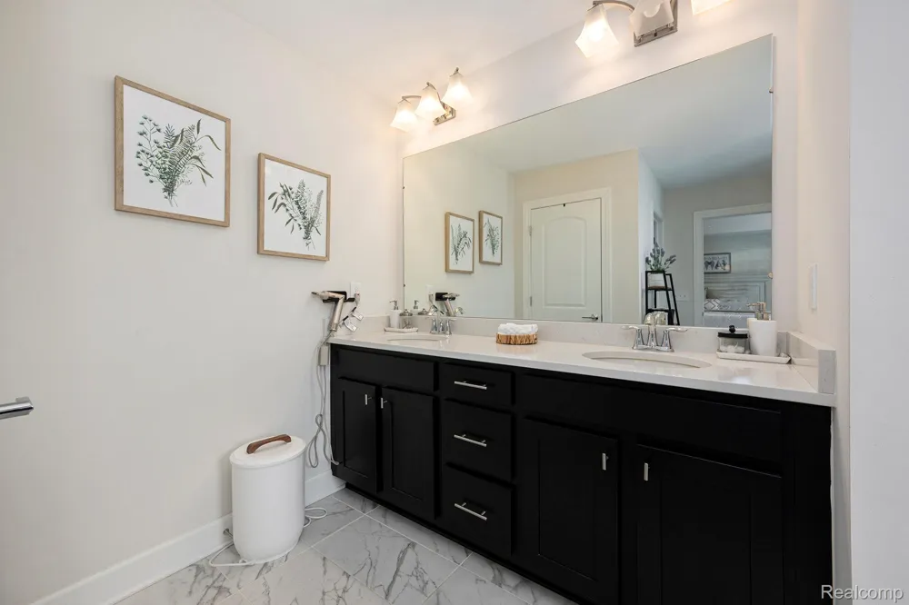 53213 Bay Laurel Lane Lyon Charter Township, MI 48178