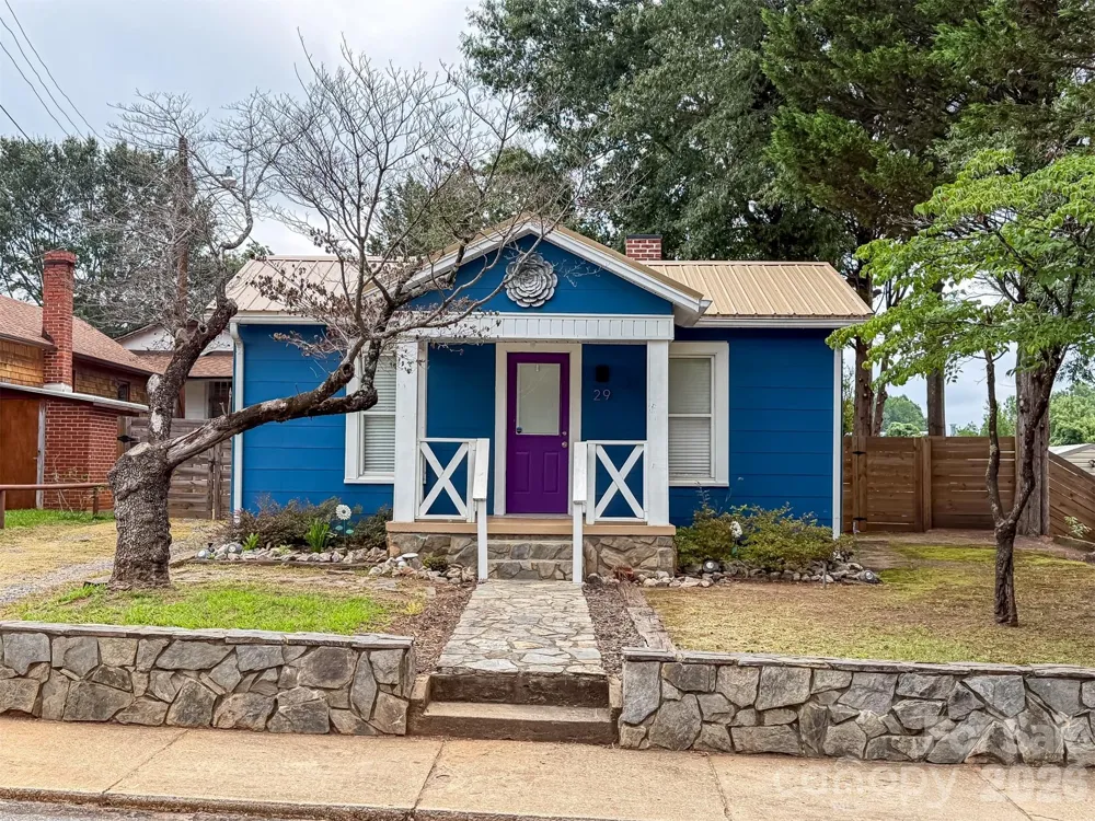 29 10th Street SE Hickory, NC 28602
