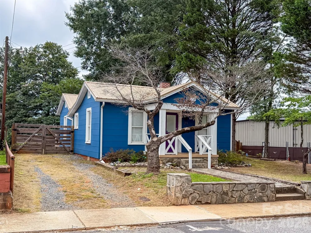 29 10th Street SE Hickory, NC 28602
