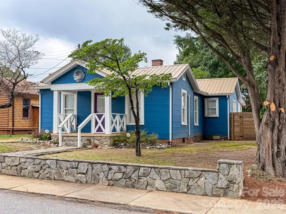 29 10th Street SE Hickory, NC 28602