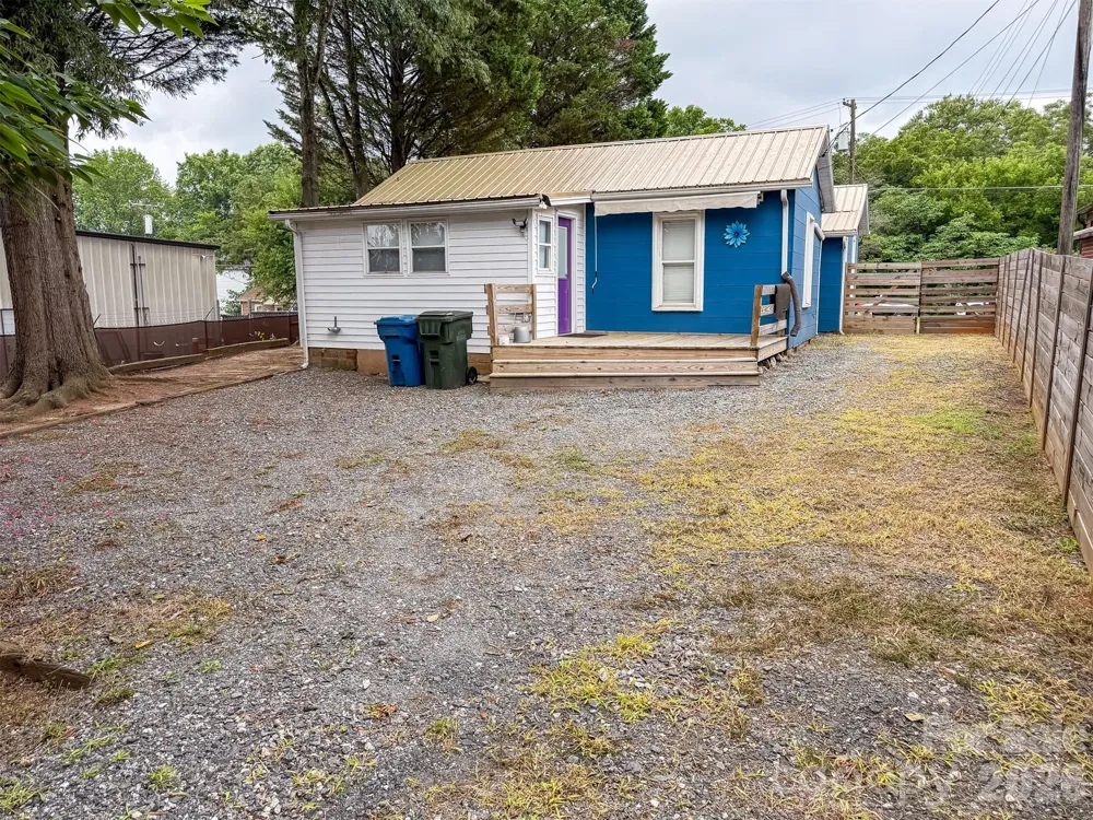 29 10th Street SE Hickory, NC 28602