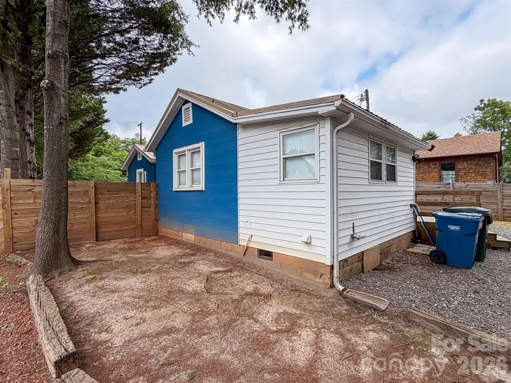 29 10th Street SE Hickory, NC 28602