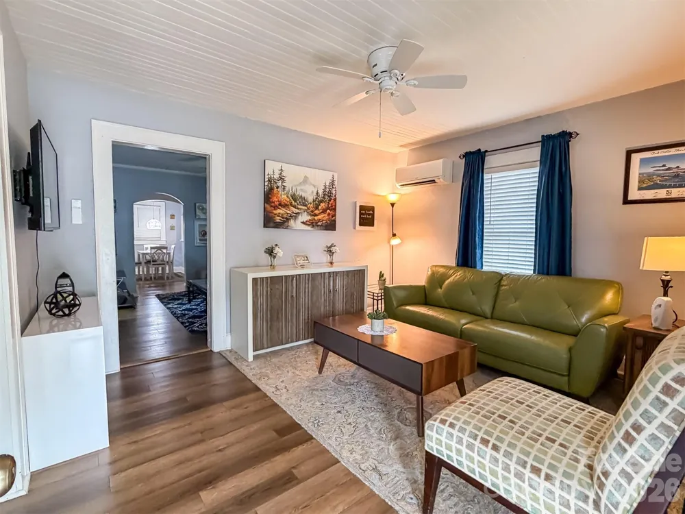 29 10th Street SE Hickory, NC 28602