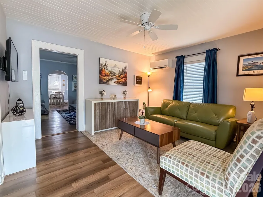 29 10th Street SE Hickory, NC 28602