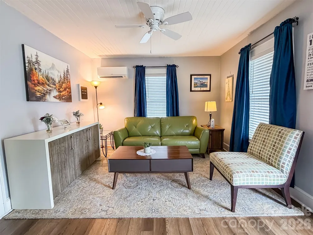 29 10th Street SE Hickory, NC 28602