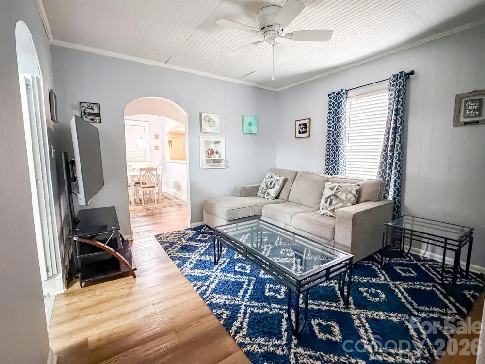 29 10th Street SE Hickory, NC 28602