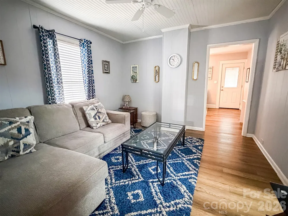 29 10th Street SE Hickory, NC 28602