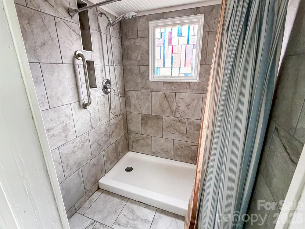 29 10th Street SE Hickory, NC 28602