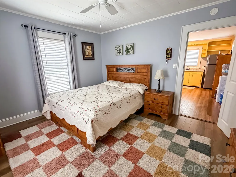 29 10th Street SE Hickory, NC 28602