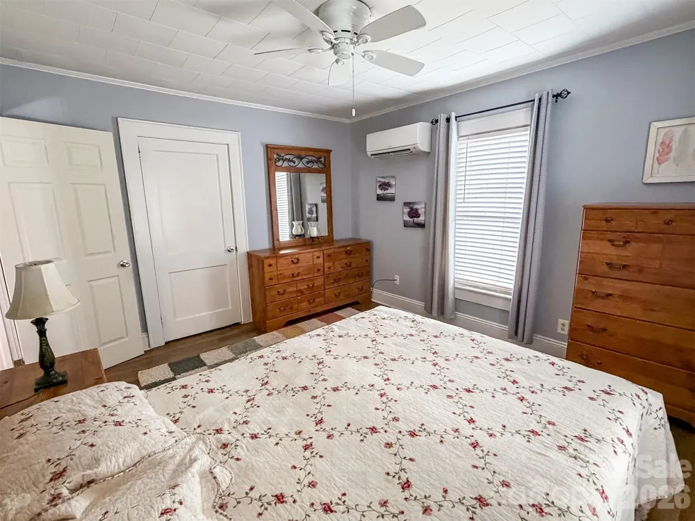 29 10th Street SE Hickory, NC 28602