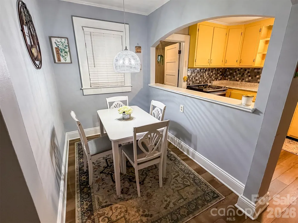 29 10th Street SE Hickory, NC 28602
